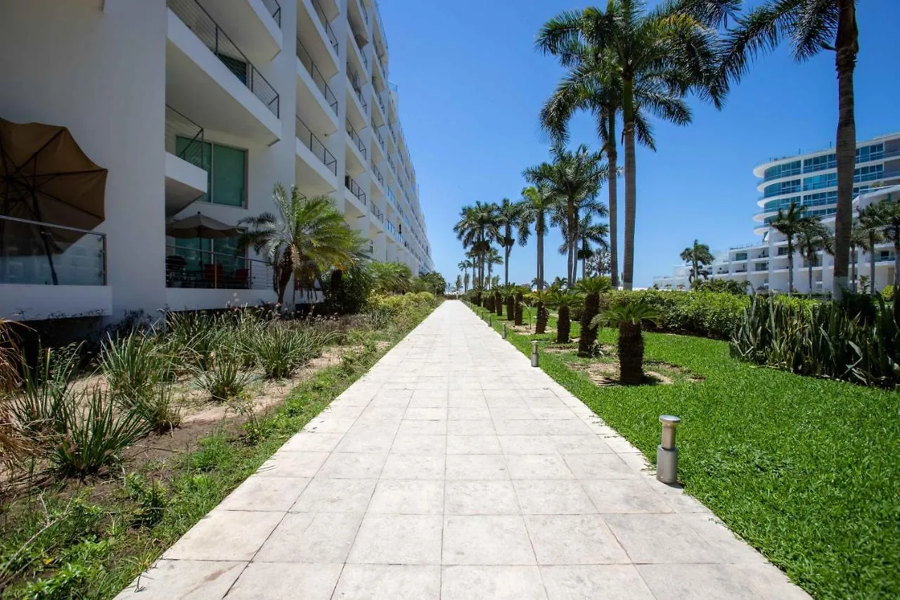 Estudio 573 Nuevo Vallarta, Frente Al Mar, Equipado Y Amueblado ! 0*,  Mexico