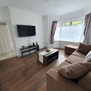 West Drayton Lovely 2-bedroom Ground Floor Flat With Garden , Yiewsley United Kingdom