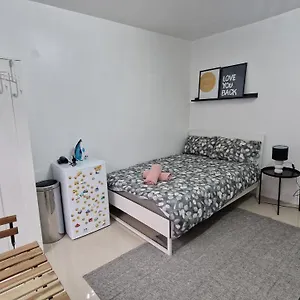 Small Cozy Zone 1 , London United Kingdom